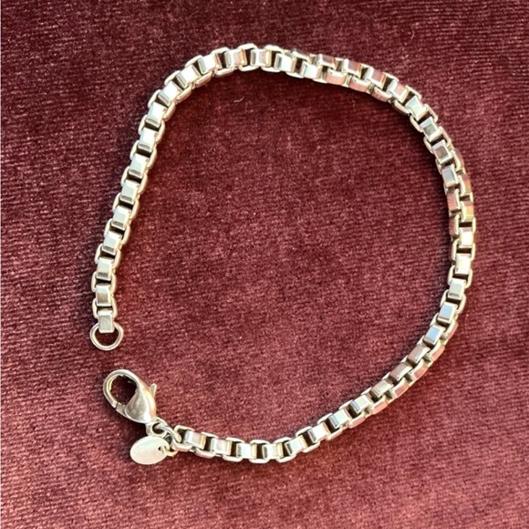 Tiffany & Co 💯 % Auth Venetian Link 925 Sterling Bracelet w/box ✨EUC✨ 6.2grm✨ - Picture 4 of 6